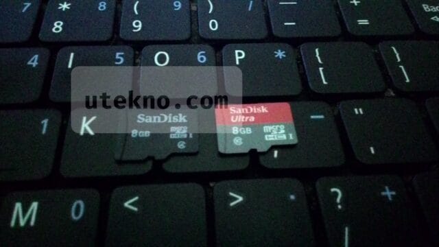 2 buah microSD Card Sandisk berukuran 8GB class 4 dan 10